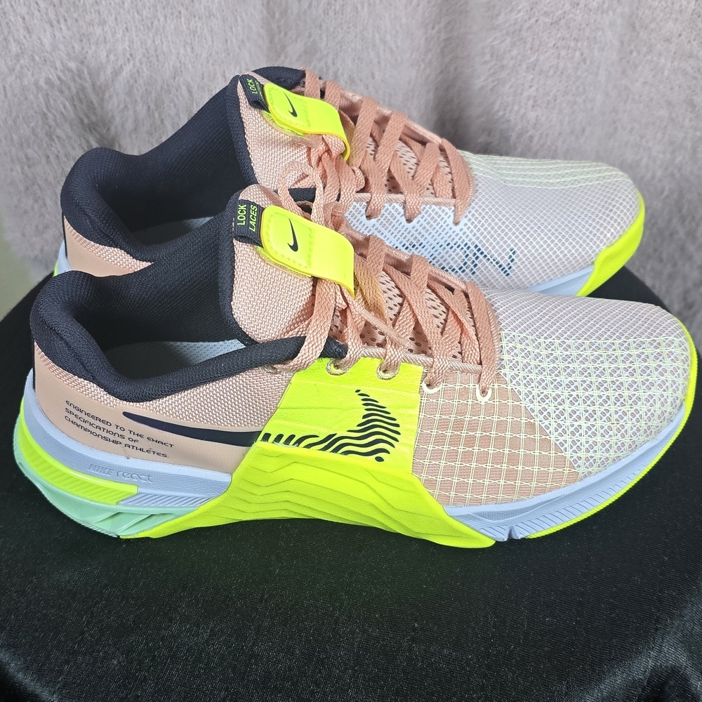 Nike Women's Peach and Neon Yellow Athletic Shoes - Picture 9 of 10